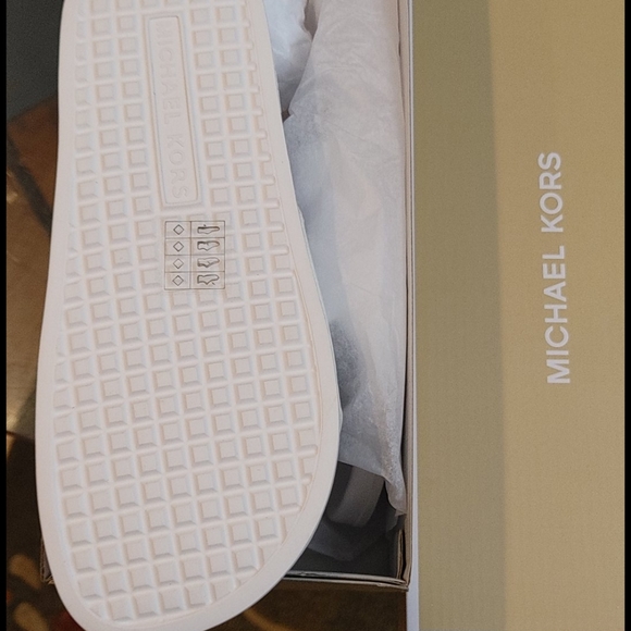 nitb Michael Kors Optic White &Silver Slide sandal - Picture 3 of 5